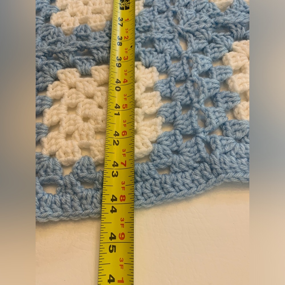 Crochet yarn baby blanket 30.5 x 44 inches, handmade, vintage blue and white - Picture 4 of 7